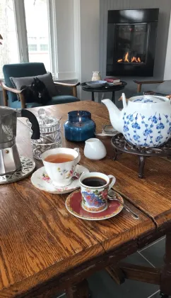 Traditional Cast Iron Teapot Warmer with Tea Lights