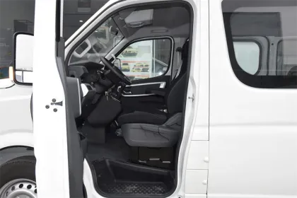 Brand New Cheap Price Dongfeng Yufeng Mini Diesel Van with LED and Leather