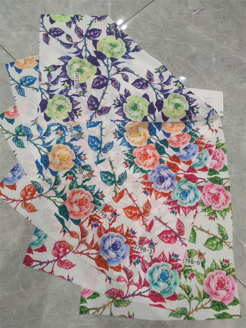 100 vestiti in poliestere 100 polyester clothing