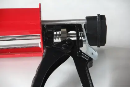 silicone gun caulking gun