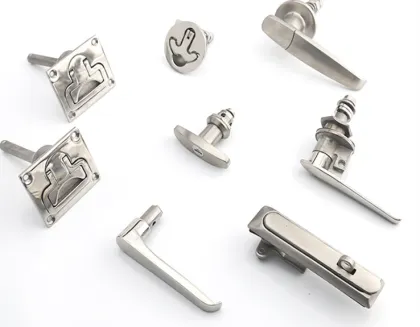 Turn the cabinet door lock with dustproof hands