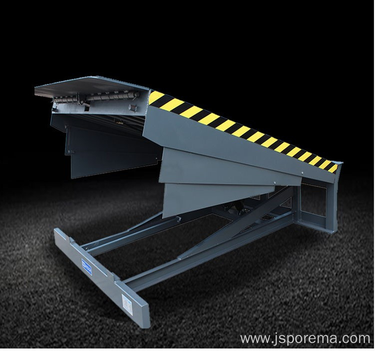 Durable hydraulic dock leveler