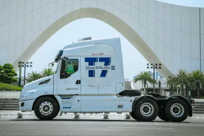 Dongfeng T7 6X4 RV Tractor Chenglong Diesel Engine Tractor