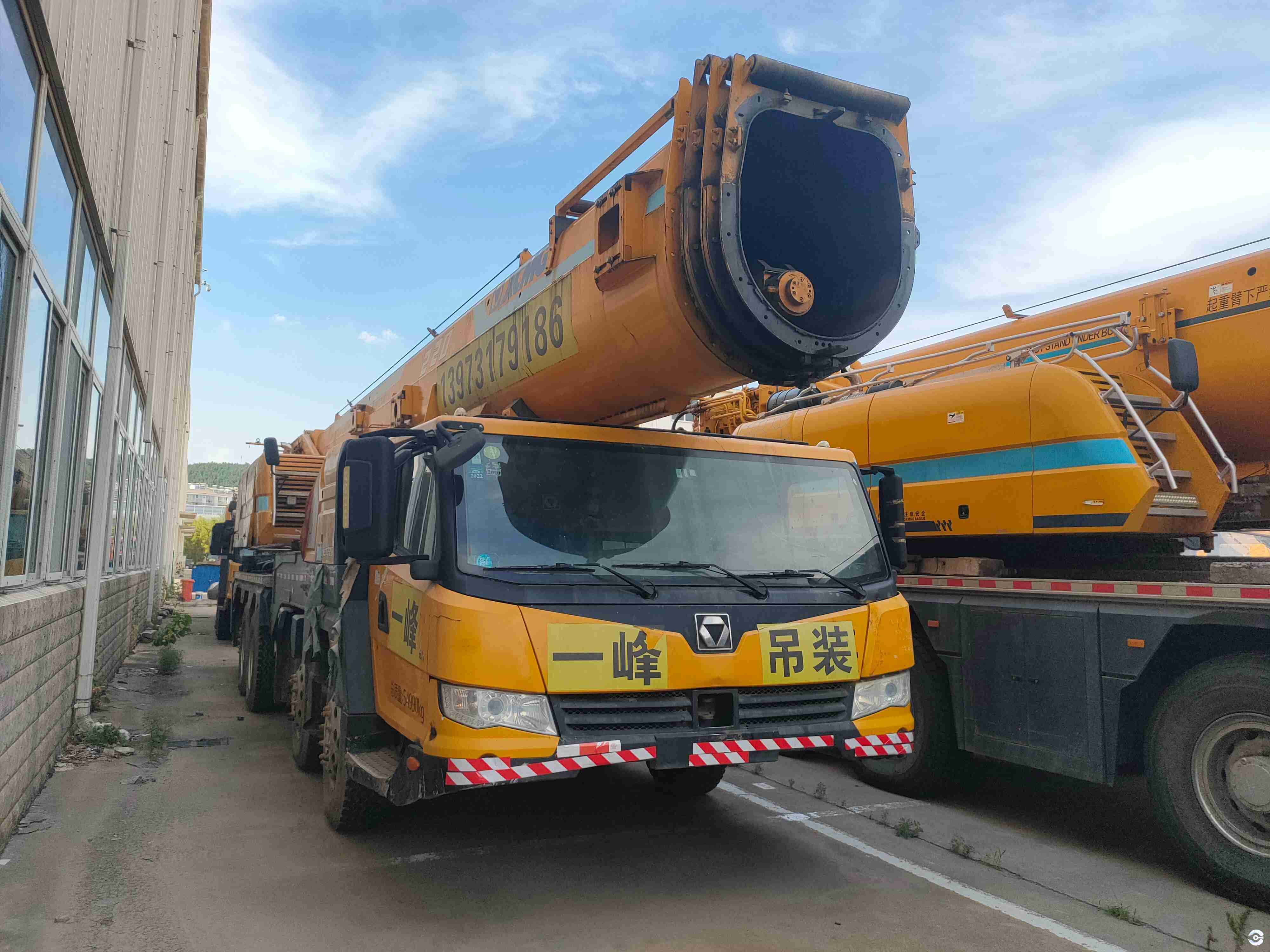 Strong and reliable used truck crane with 25–70 ton lifting capacity