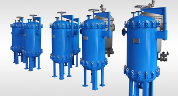 Bag filter with V-clamp closure clamp