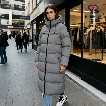 Abrigo acolchado con capucha para mujer elegante