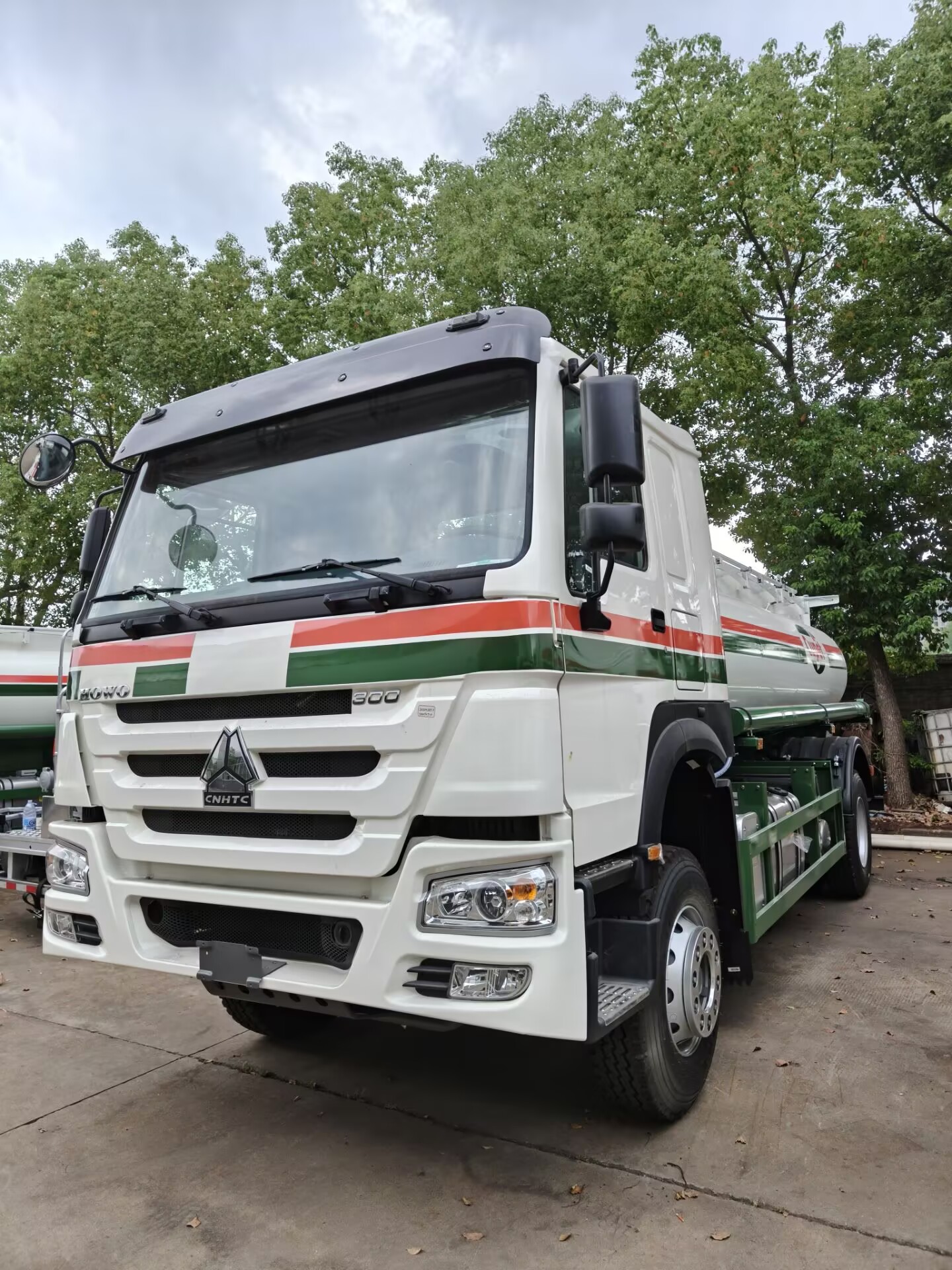 4×4 tanker truck solution for products