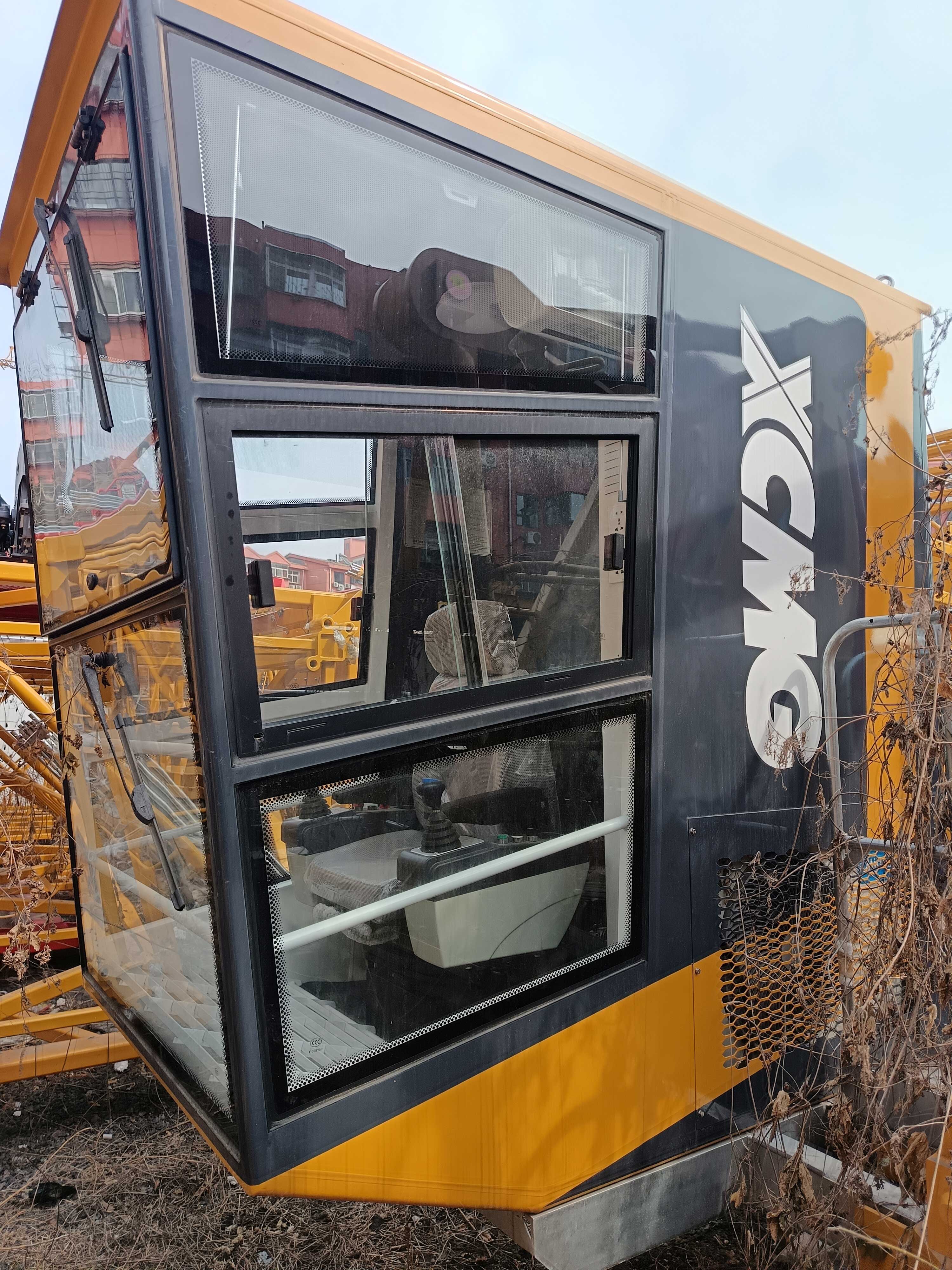 xcmg-used-tower-crane-control-cabin-door-
