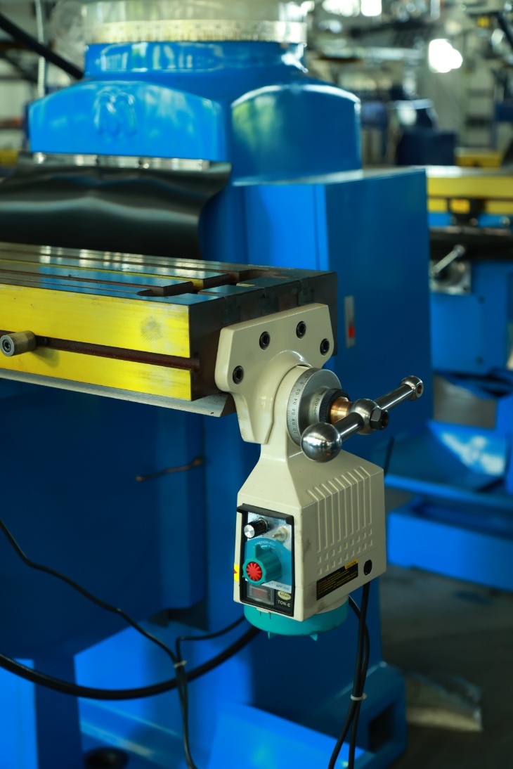Blue turret milling machines