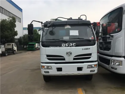 5 cubic compressed garbage collector truck