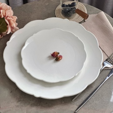 Modern White Scalloped Edge Ceramic Porcelain Pasta Salad Dessert Plates for Kitchen and Wedding