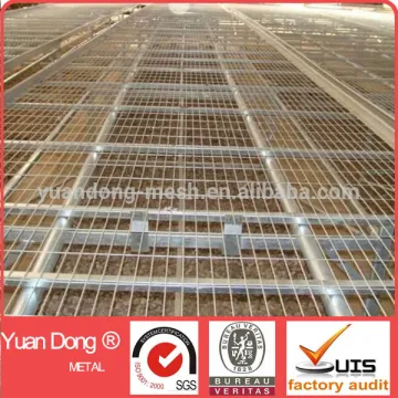 Mesh fabric for greenhouse seedbed