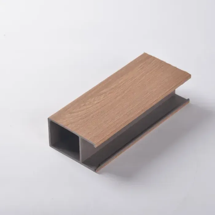 Weatherproof WPC Timber Tube การตกแต่งวัสดุก่อสร้างที่ทันสมัย