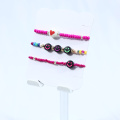 Set di bracciale da ragazza sorridente rosso-rosa