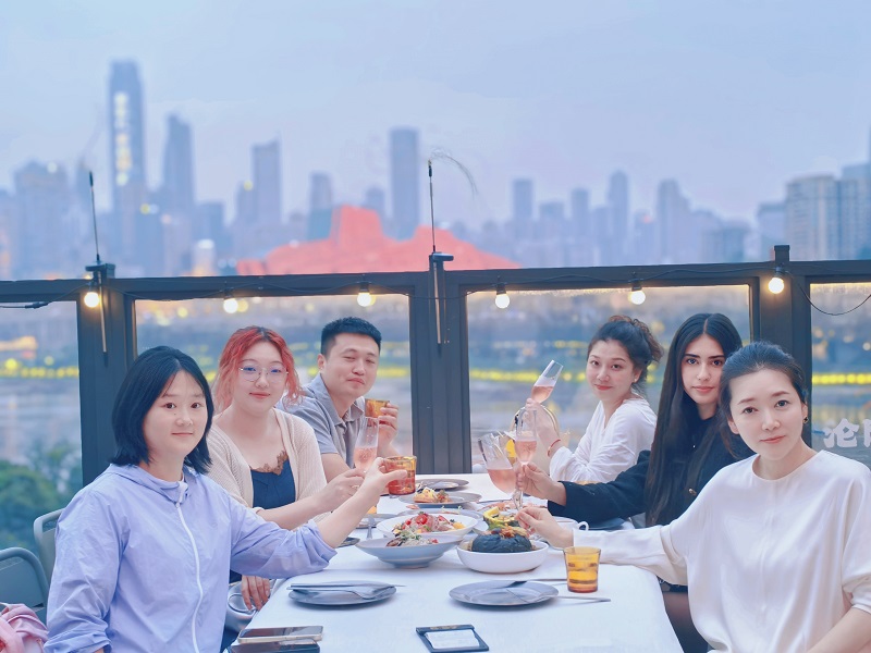 South American customers visited Chongqing Xinxuanyao, and the orders of 100 units demonstrated deep cooperation and trust
