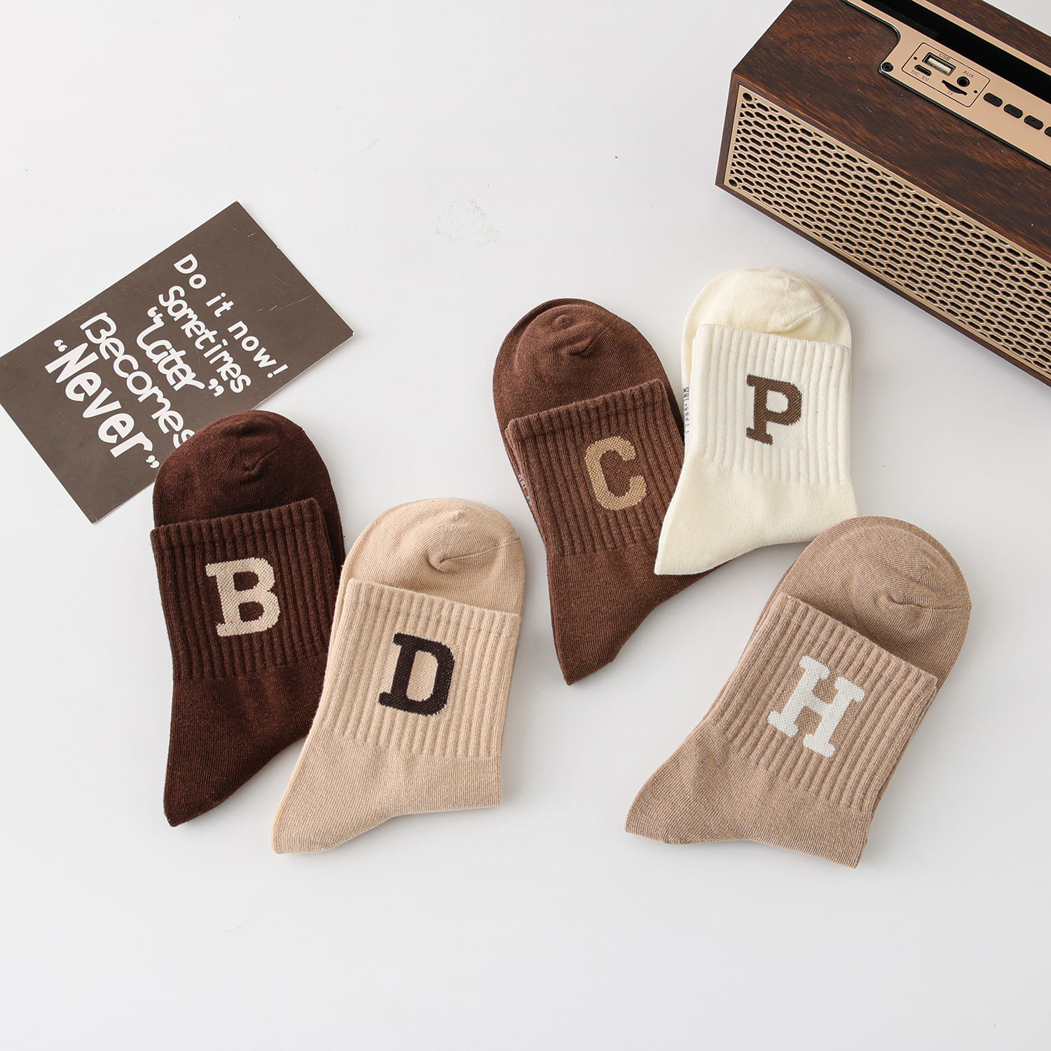 Модныя жаночыя эластычныя шкарпэткі сярэдняга крыніча