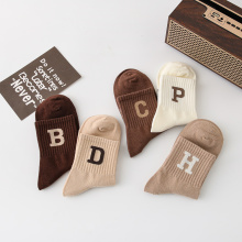 Модныя жаночыя эластычныя шкарпэткі сярэдняга крыніча