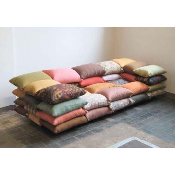 Sofa coussiné en tissu créatif par Christiane Hogner
