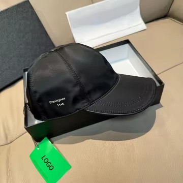Luxury Unisex Nylon Designer Designer Baseball Capball con classico logo in metallo triangolare invertito