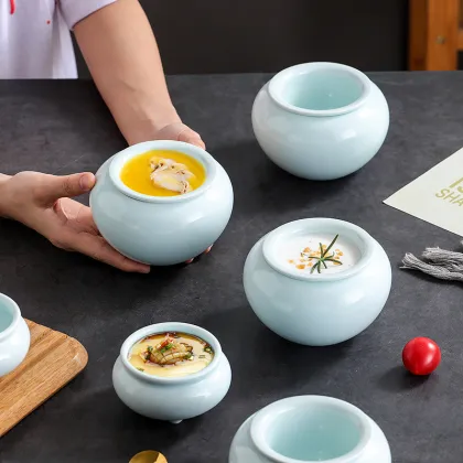 Ceramic Stew Pot with Steaming Jiajia Soup