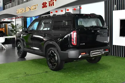 Beijing Automobile MID Large 5 Seat Offroad SUV 4X4 BAIC BJ30 New/Used Cars