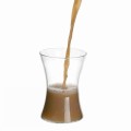 Boire une tasse de café biodégradable