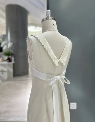 Sleeveless Flowy Ivory Bai Yu Guang