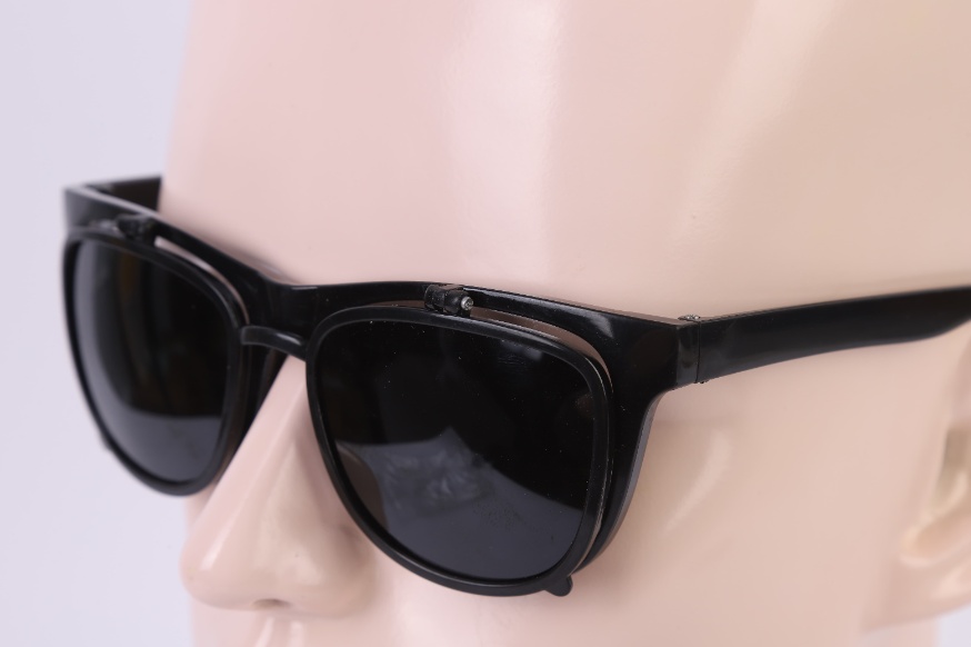 Flip safety glasses