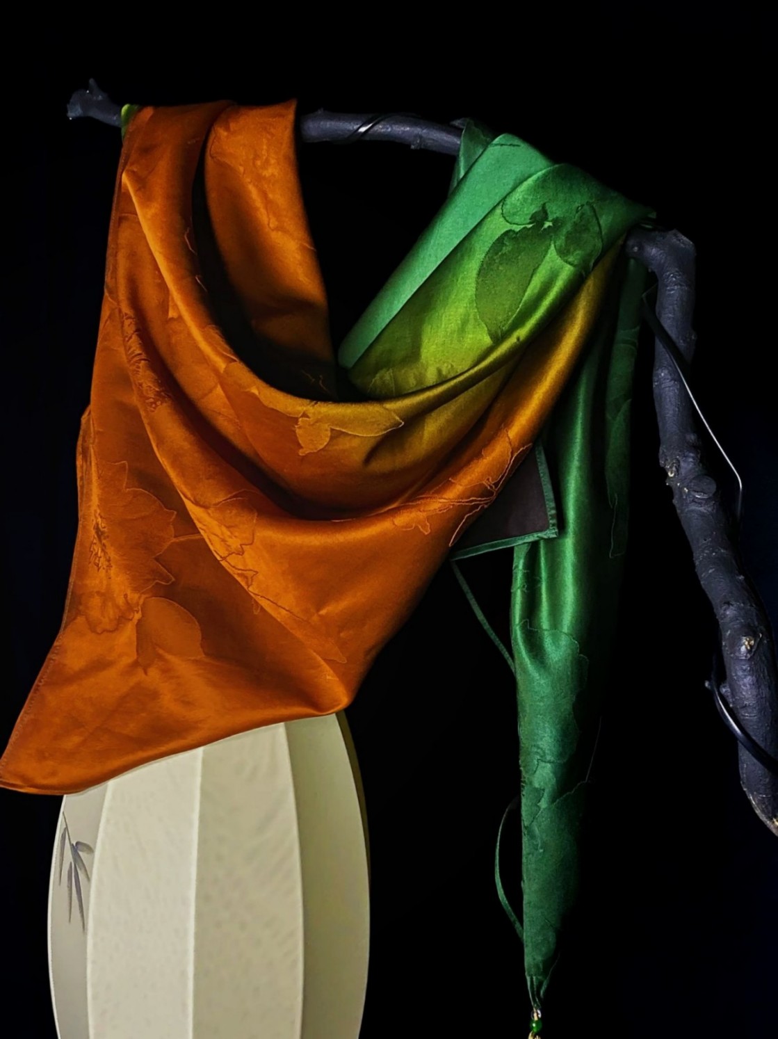 bufanda verde y naranja