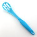 Cozinhando a colher entalhada silicone com punho macio