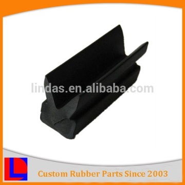 Customized with high quality hot sale low price extruded rubber door sealing strip