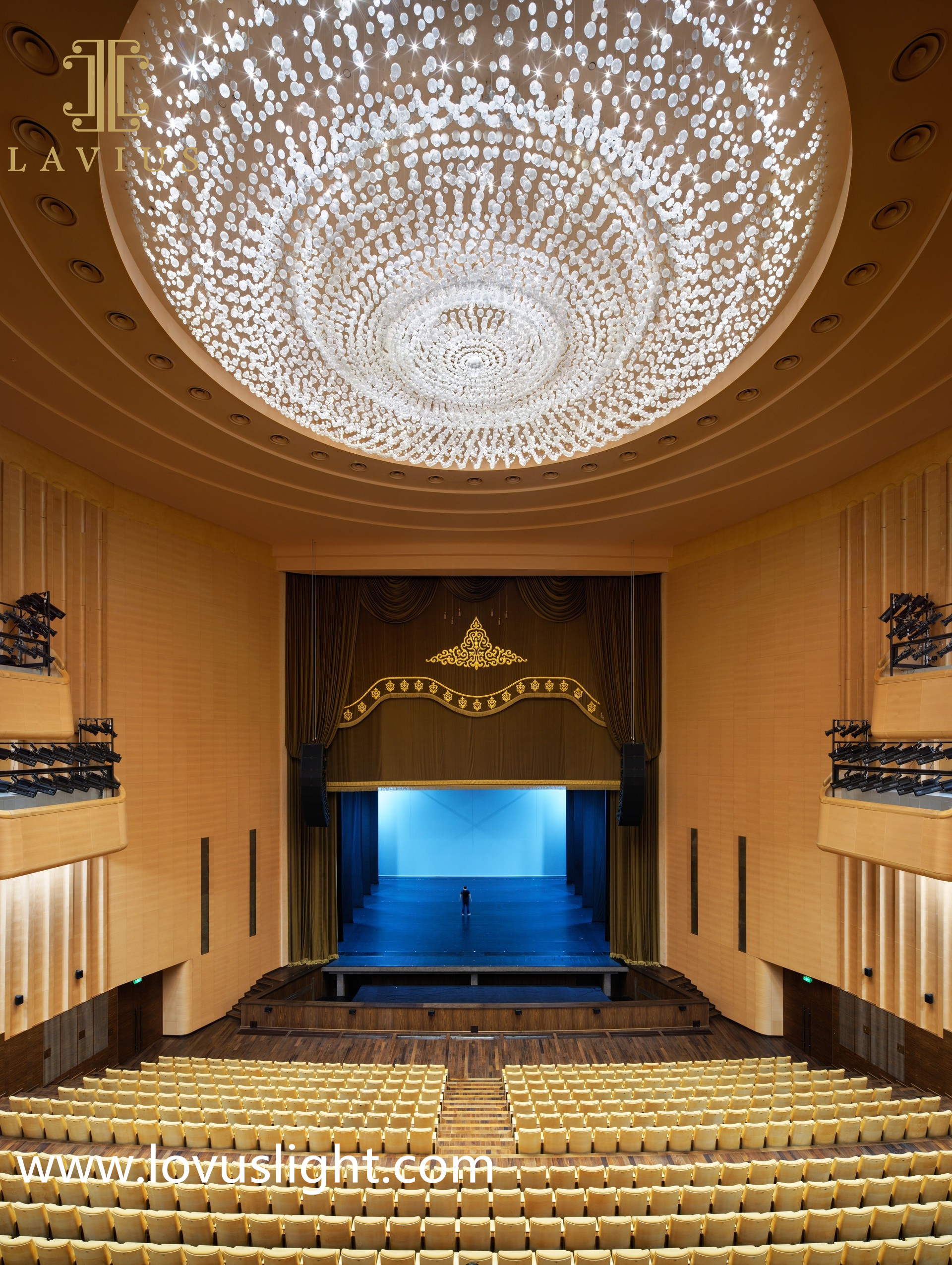 What are the characteristics and advantages of the crystal chandelier?