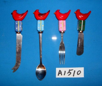 Spreader with Red Bird Handle for Christmas Decoration