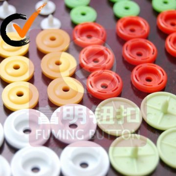 Plastic press snap button