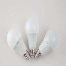 Bombilla LED CCT de control remoto de 5W 6000K 2.4G