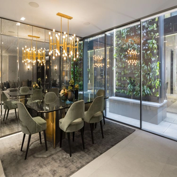 Олар пойыздағы жасырын камераның видеосын көру үшін жазады.