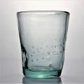 Recyceltes Trinkglas mit normaler Blase und Prise