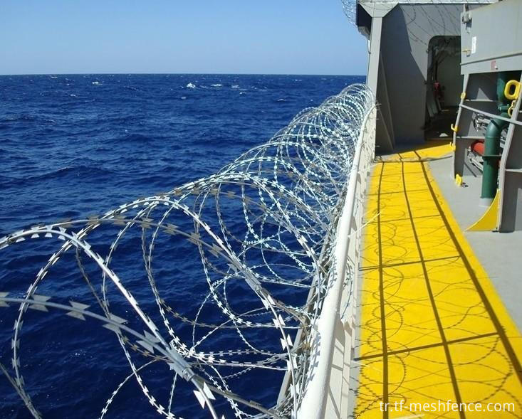 razor wire on ship 