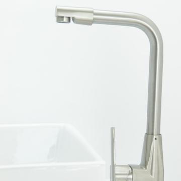 Modern Bathroom Gold Single Handle Deck Mounted Swan Tap ก๊อกผสมอ่างล้างหน้าแบบร้อนเย็น