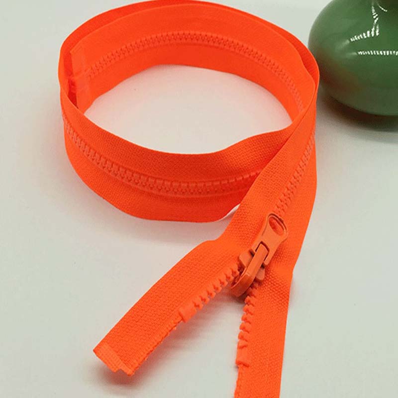 Good quality plastic zipper