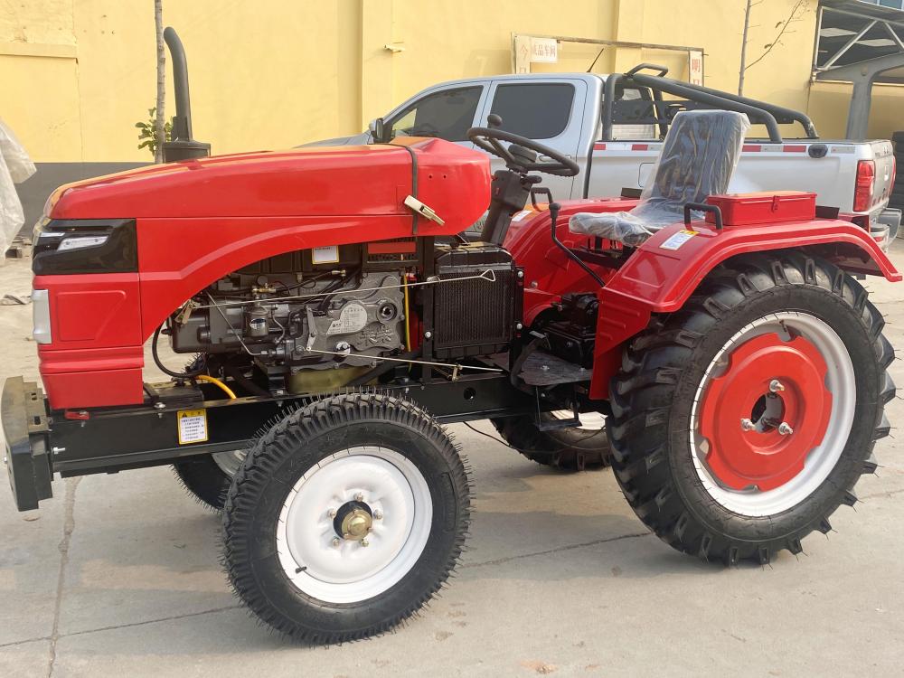 La granja usa un tractor de 30 hp en las cuatro ruedas