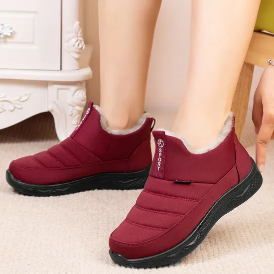 Kicking low cotton boots with one foot