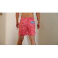 Shorts de praia masculinos corrugados rosa