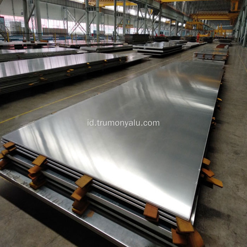 Lembaran aluminium katoda digunakan dalam seng elektrowinning
