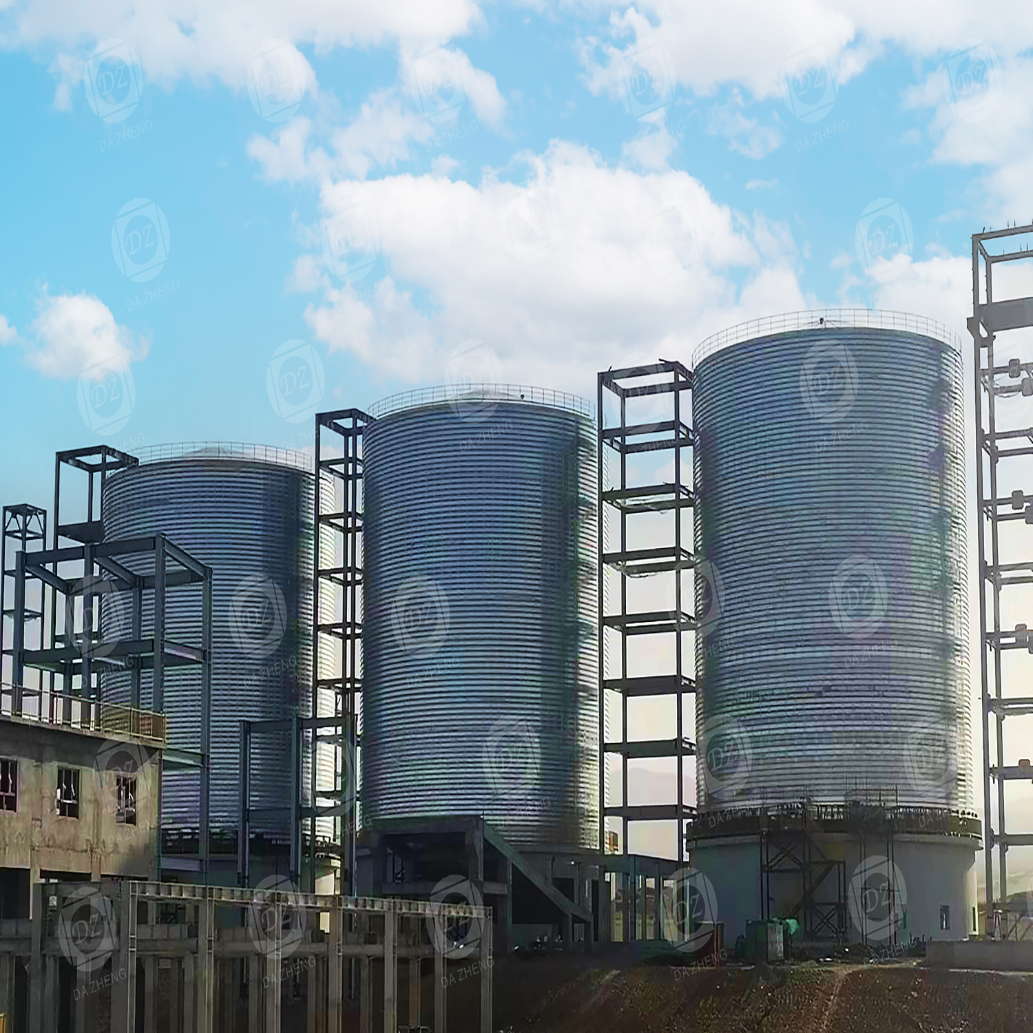 Galvanized steel silo for storing corn