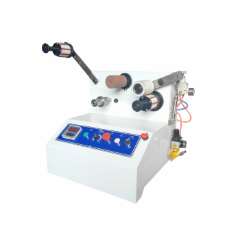 작은 되 감이기 기계를 테이프로 테이프하십시오