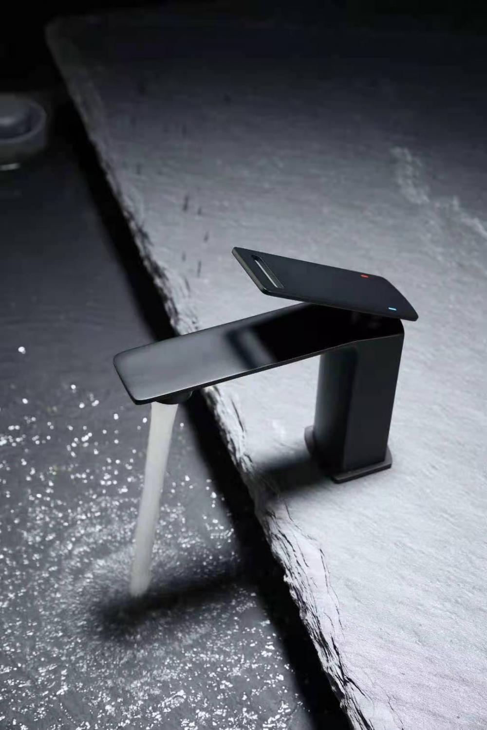 욕실 싱크 수도꼭지 매트 블랙 브러시 아연 합금 핸들 주방 싱크 믹서 수도꼭지