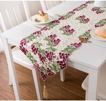 Floro rosa a caldo e macrame Nordic Table Runner