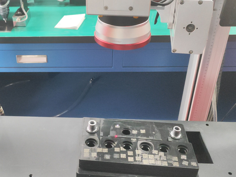 Automatic code scanning detection for new energy lithium battery trays