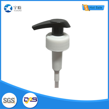 Белый насос для лосьона с черной ручкой и ребристой крышкой